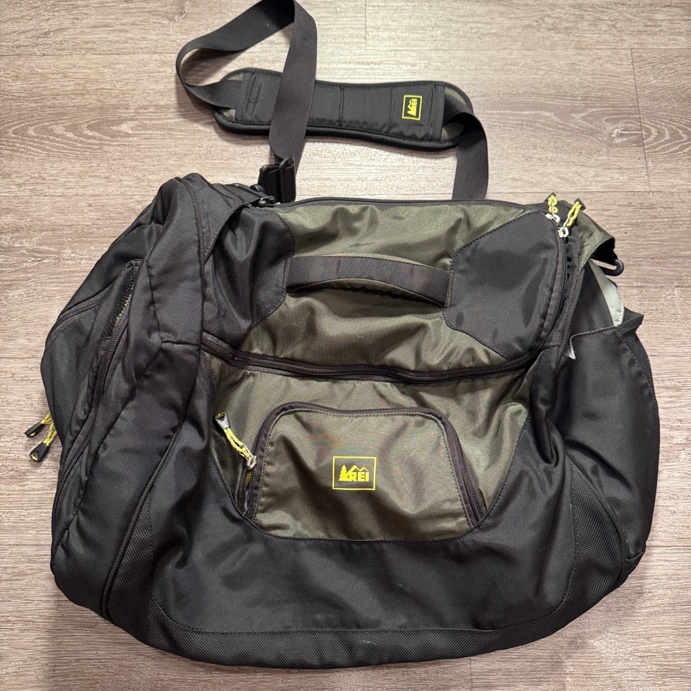 REI Duffel Bag Black Olive Nylon Vintage Gym Travel Gear Gorpcore Performance